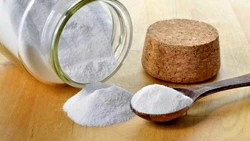 4 Usa la pasta di bicarbonato di sodio aceto e sale da cucina
