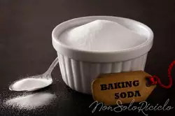 Prova il bicarbonato di sodio e l'aceto bianco